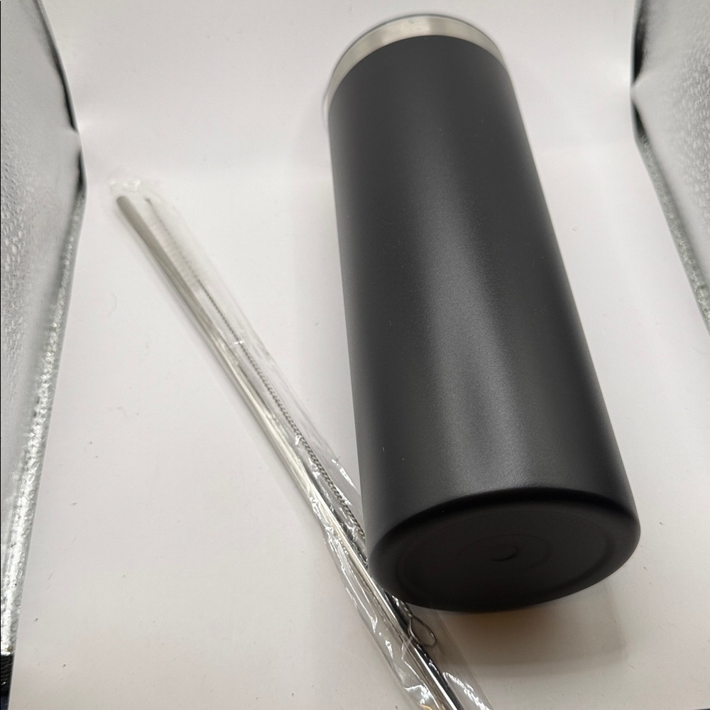 20 oz Matte Black Stainless Steel Tumbler with Clear Lid - Picture 4 of 6